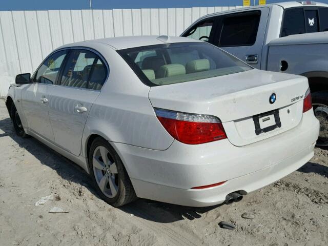 WBANV13518CZ51593 - 2008 BMW 528 XI WHITE photo 3