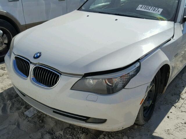 WBANV13518CZ51593 - 2008 BMW 528 XI WHITE photo 9