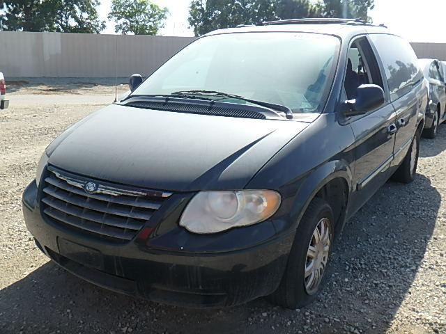 2C4GP54L95R211531 - 2005 CHRYSLER TOWN & COU BLACK photo 2