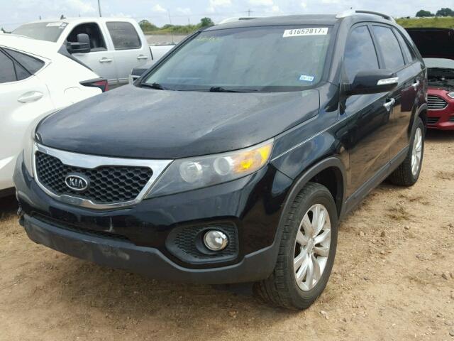 5XYKT4A25BG140744 - 2011 KIA SORENTO BA BLACK photo 2