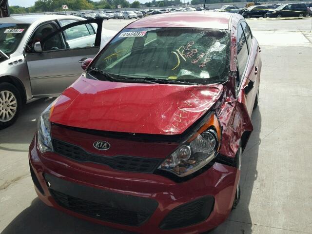 KNADM5A39F6427675 - 2015 KIA RIO RED photo 2