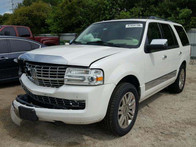 5LMJJ2J56DEL02272 - 2013 LINCOLN NAVIGATOR Weiß Foto 2