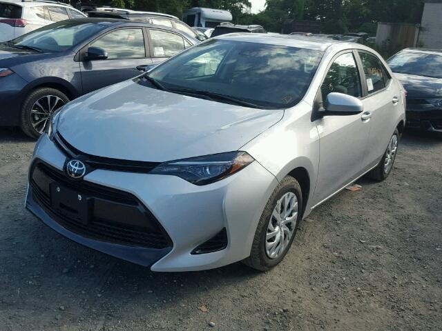 5YFBURHE8HP708872 - 2017 TOYOTA COROLLA SILVER photo 2