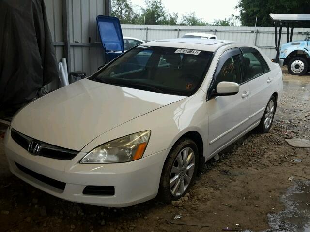 1HGCM66527A070953 - 2007 HONDA ACCORD WHITE photo 2