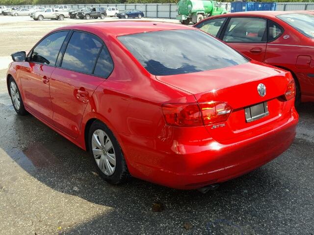 3VW1K7AJ6CM388476 - 2012 VOLKSWAGEN JETTA BASE RED photo 3