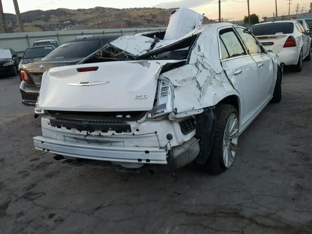 2C3CA5CGXBH559686 - 2011 CHRYSLER 300 LIMITE WHITE photo 4