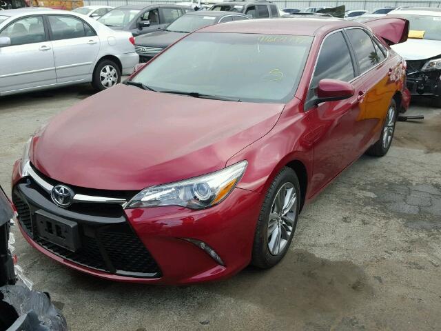 4T1BF1FK4FU931975 - 2015 TOYOTA CAMRY LE RED photo 2