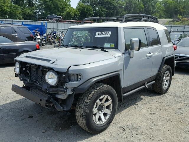 JTEBU4BF8EK181104 - 2014 TOYOTA FJ CRUISER SILVER photo 2