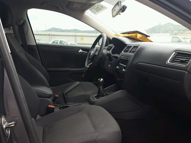 3VW1K7AJ1EM394883 - 2014 VOLKSWAGEN JETTA BASE 石墨色 照片 5