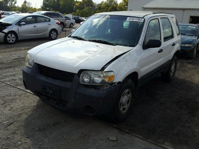 1FMYU92Z55KC90668 - 2005 FORD ESCAPE WHITE photo 2