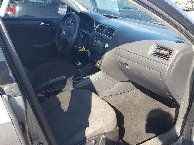 3VW1K7AJ7BM399954 - 2011 VOLKSWAGEN JETTA BASE 灰色 照片 5