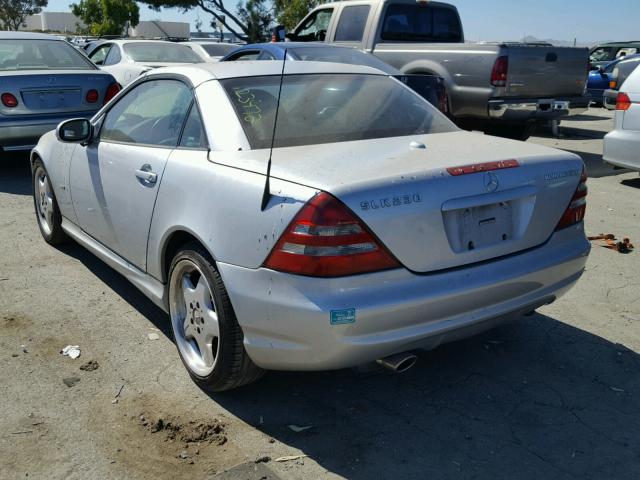 WDBKK49F71F196680 - 2001 MERCEDES-BENZ SLK 230 KO SILVER photo 3