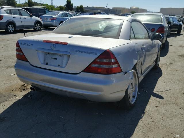 WDBKK49F71F196680 - 2001 MERCEDES-BENZ SLK 230 KO SILVER photo 4