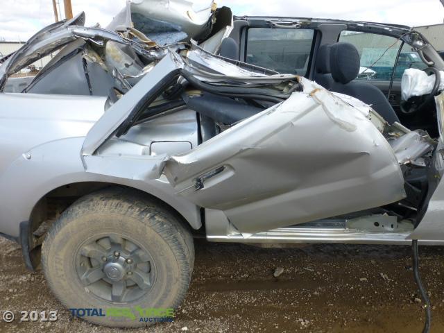 1N6ED27Y84C401041 - 2004 NISSAN FRONTIER C SILVER photo 14