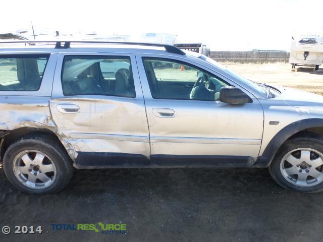 YV1SZ58D611046103 - 2001 VOLVO V70 SILVER photo 9