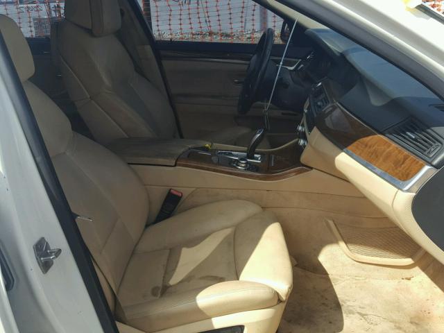 WBAFU9C50BC783474 - 2011 BMW 550 XI WHITE photo 5