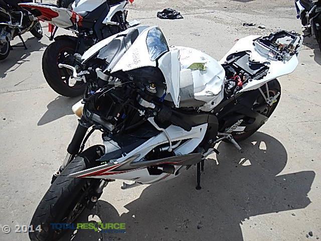 JYARJ16E19A015882 - 2009 YAMAHA YZFR6 WHITE photo 1