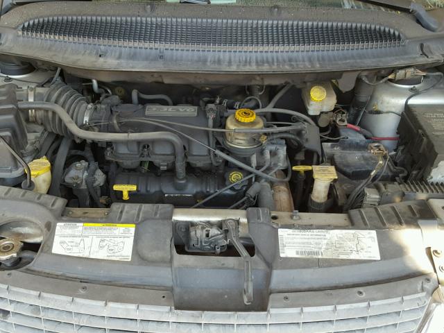 2C4GP44342R586054 - 2002 CHRYSLER TOWN & COU SILVER photo 7