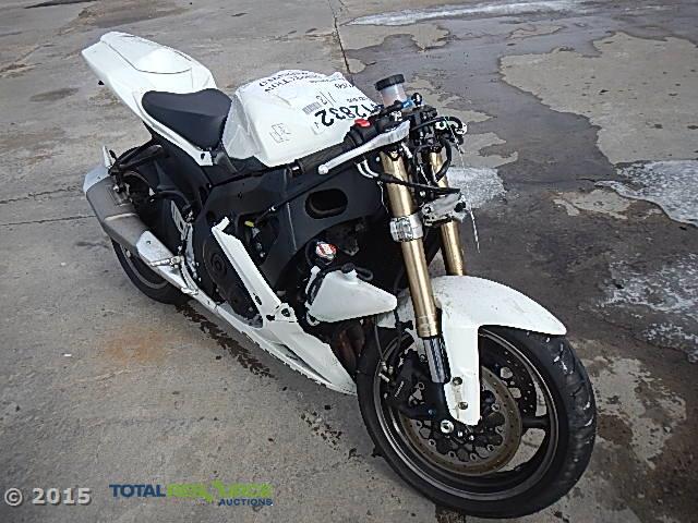 JS1GN7EA292104060 - 2009 SUZUKI GSX-R600 WHITE photo 2