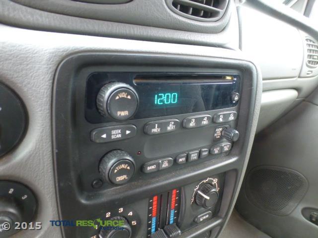 1GNDT13S442222795 - 2004 CHEVROLET TRAILBLAZE SILVER photo 9