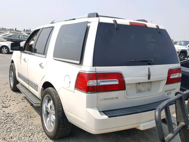 5LMFU27528LJ00731 - 2008 LINCOLN NAVIGATOR Weiß Foto 3