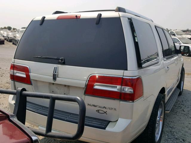 5LMFU27528LJ00731 - 2008 LINCOLN NAVIGATOR Weiß Foto 4