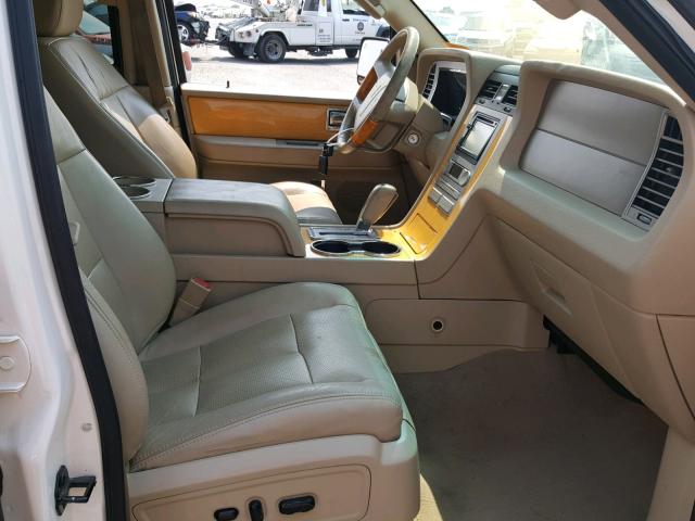 5LMFU27528LJ00731 - 2008 LINCOLN NAVIGATOR Weiß Foto 5