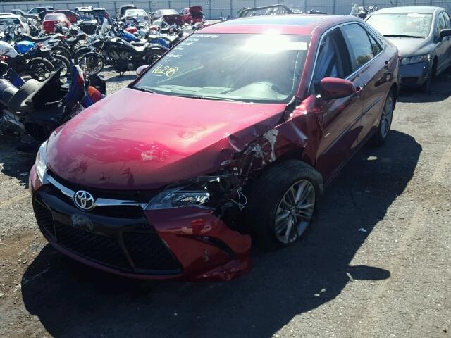 4T1BF1FK3HU804041 - 2017 TOYOTA CAMRY LE წითელი ფოტო 2
