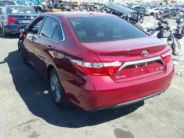 4T1BF1FK3HU804041 - 2017 TOYOTA CAMRY LE წითელი ფოტო 3