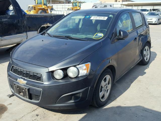 1G1JA6SH0G4157837 - 2016 CHEVROLET SONIC LS GRAY photo 2