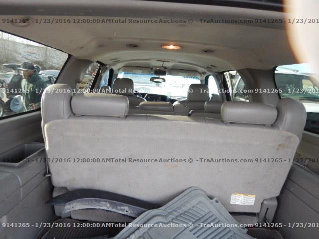 3GNEC16Z05G131898 - 2005 CHEVROLET SUBURBAN GRAY photo 9