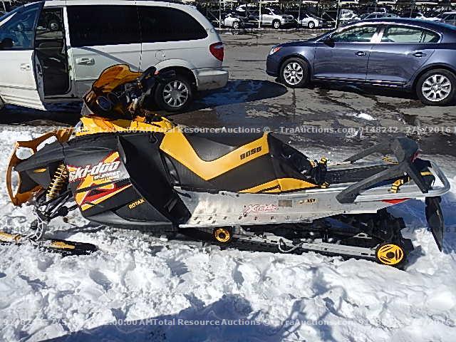 2BPS402924V000173 - 2004 SKI SUMIT X800 YELLOW photo 6