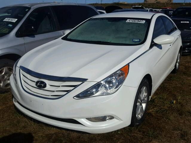 5NPEB4AC1DH771236 - 2013 HYUNDAI SONATA WHITE photo 2