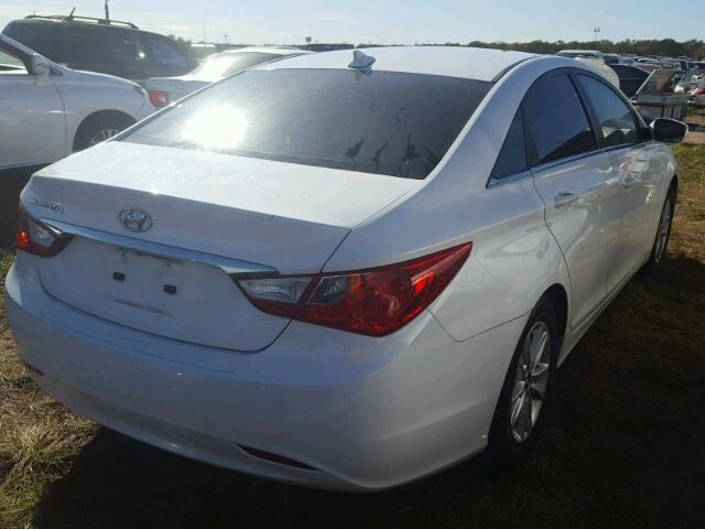 5NPEB4AC1DH771236 - 2013 HYUNDAI SONATA WHITE photo 4