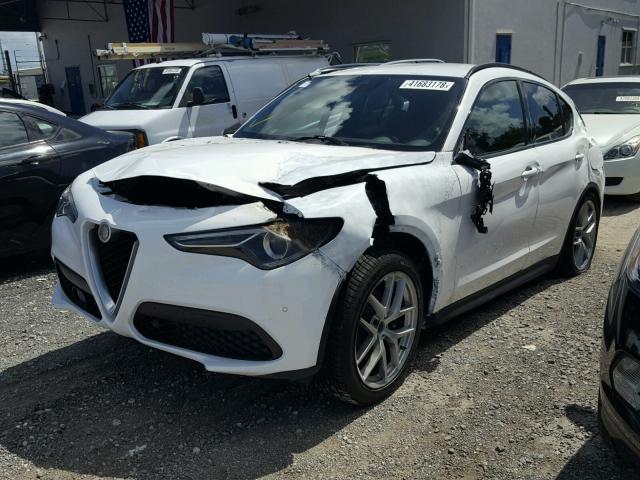 ZASFAKNN2J7B66687 - 2018 ALFA ROMEO STELVIO TI WHITE photo 2