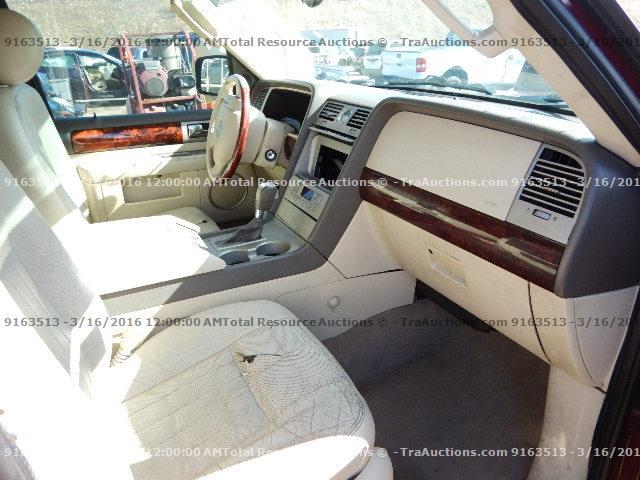 5LMFU27R44LJ25546 - 2004 LINCOLN NAVIGATOR MAROON photo 5