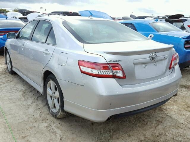 4T1BF3EK6BU154142 - 2011 TOYOTA CAMRY BASE SILVER photo 3