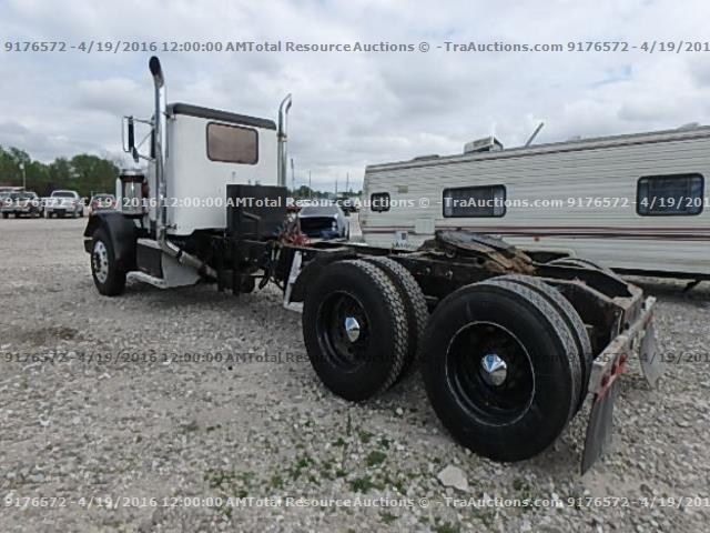 1XP5DB9X5ND313033 - 1992 PETERBILT CONVENTION WHITE photo 4