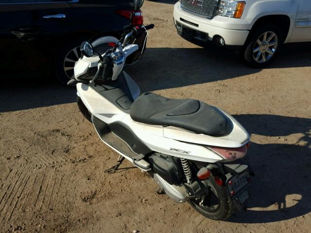 MLHJF2801B5000451 - 2011 HONDA PCX WHITE photo 3