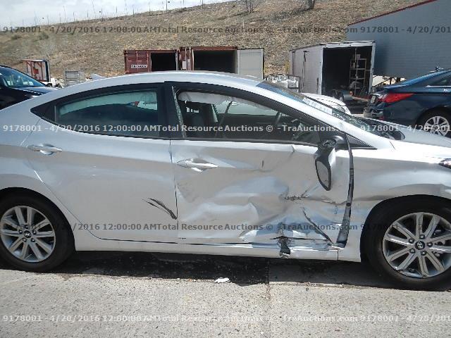 KMHDH4AE1GU490409 - 2016 HYUNDAI ELANTRA SE SILVER photo 14