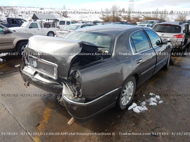 1LNHM83W94Y683499 - 2004 LINCOLN TOWN CAR U GRAY photo 3