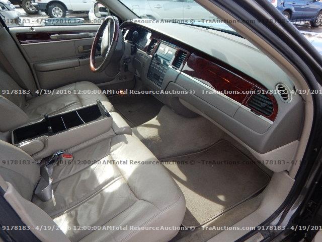 1LNHM83W94Y683499 - 2004 LINCOLN TOWN CAR U GRAY photo 5