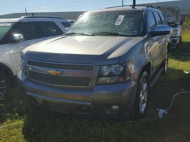 1GNSCBE09CR253264 - 2012 CHEVROLET TAHOE C150 GRAY photo 2