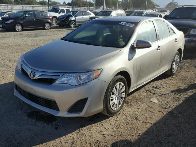 4T4BF1FK0ER383445 - 2014 TOYOTA CAMRY L SILVER photo 2