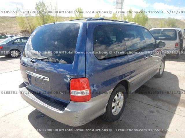 KNDUP131646606395 - 2004 KIA SEDONA EX BLUE photo 3