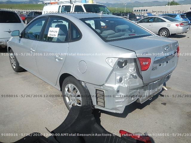 KMHDU4ADXAU890530 - 2010 HYUNDAI ELANTRA BL SILVER photo 4