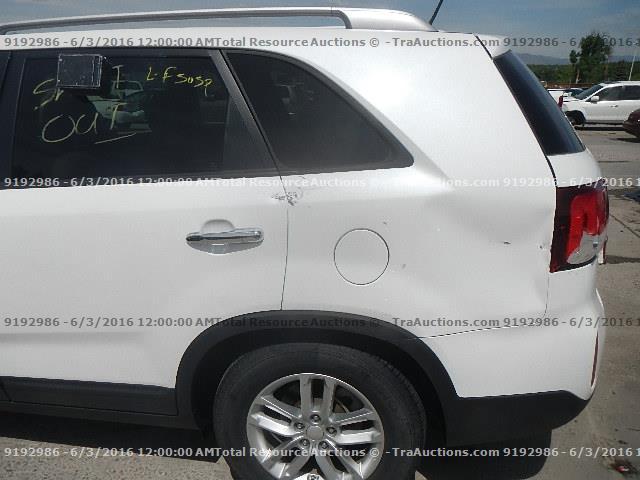 5XYKTCA68EG524258 - 2014 KIA SORENTO LX WHITE photo 16