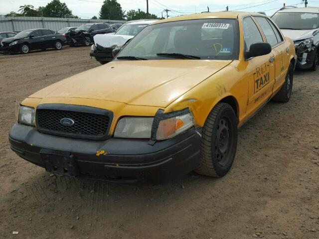 2FAHP70V99X140376 - 2009 FORD CROWN VICT YELLOW photo 2