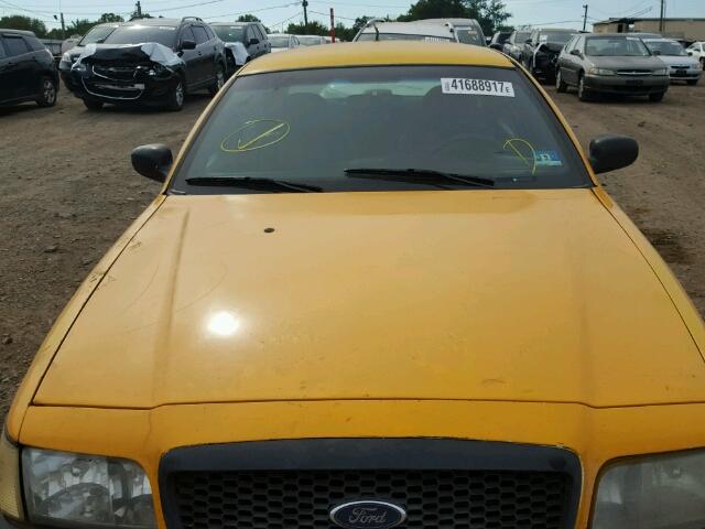 2FAHP70V99X140376 - 2009 FORD CROWN VICT YELLOW photo 7