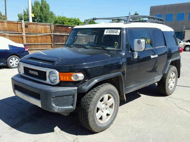 JTEBU11F570025777 - 2007 TOYOTA FJ CRUISER BLACK photo 2